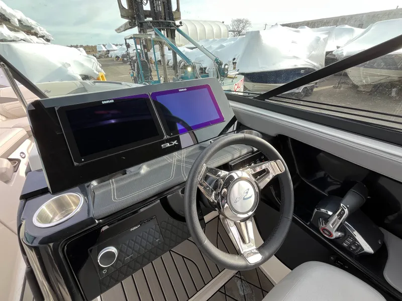 Slide: The Image of Sea Ray SLX 280 Outboard 2026 - 13