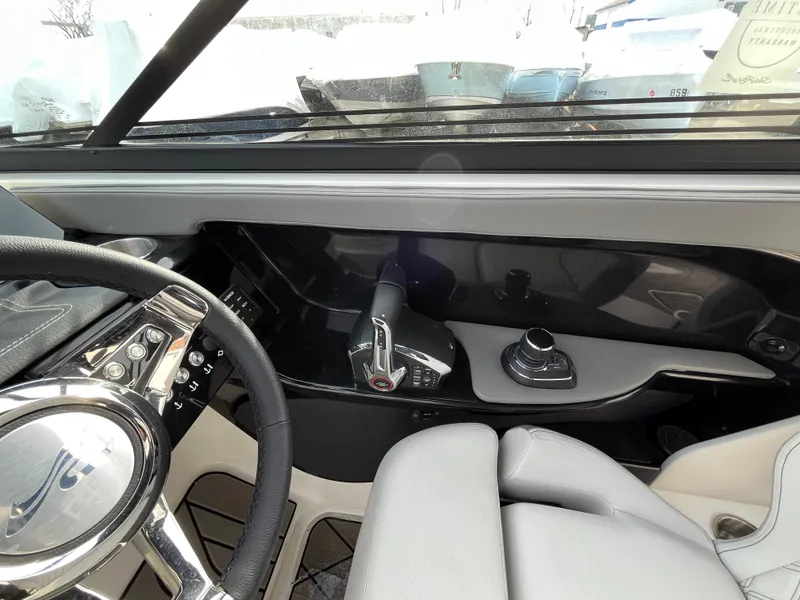 Slide: The Image of Sea Ray SLX 280 Outboard 2026 - 14