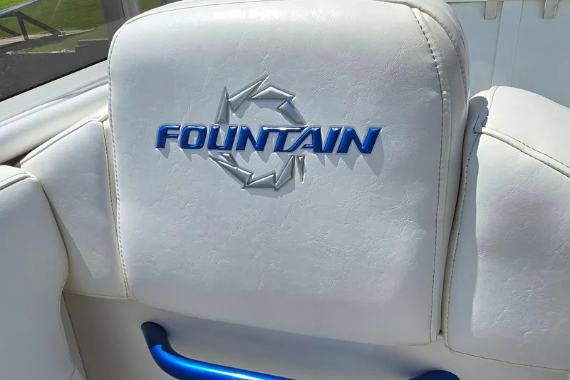Slide: The Image of 2007 Fountain 42 Executioner boat seat with logo, featuring white upholstery and blue accents. - 15