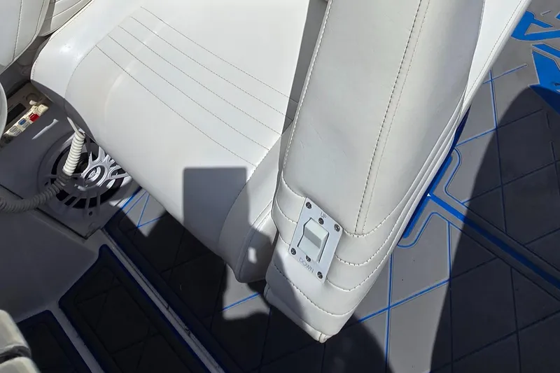 Slide: The Image of White leather seat with control switch on a 2007 Fountain 42 Executioner boat. - 17