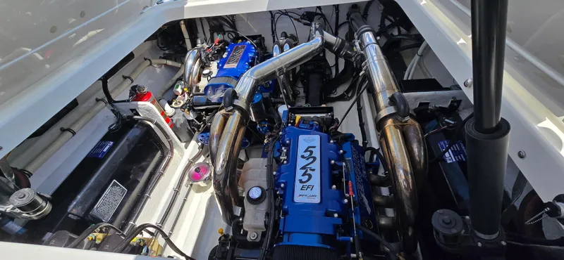 Slide: The Image of Engine compartment of a 2007 Fountain 42 Executioner boat with dual 525 EFI engines. - 33