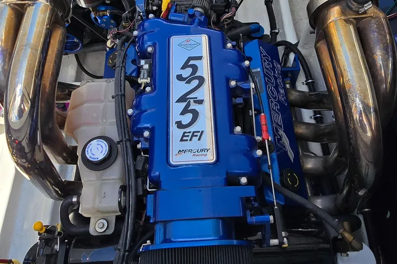 Slide: The Image of Mercury Racing 525 EFI engine in 2007 Fountain 42 Executioner boat. - 35