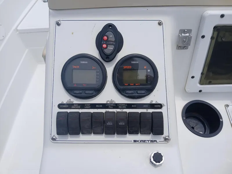 Skeeter ZX2200 2005 - Marine Source