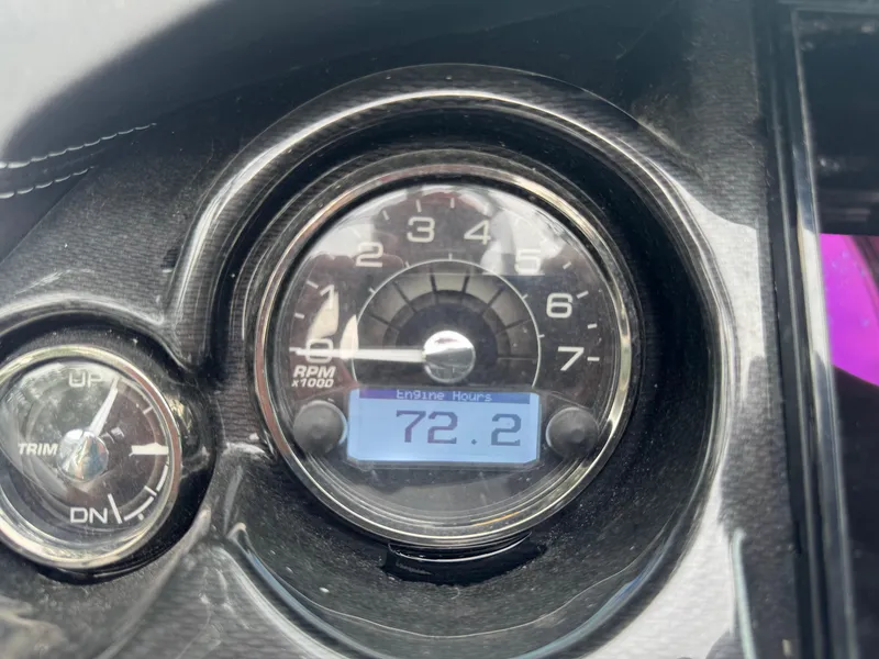 Slide: The Image of Dashboard of 2022 Monterey 278SS Super Sport showing 72.2 engine hours. - 10