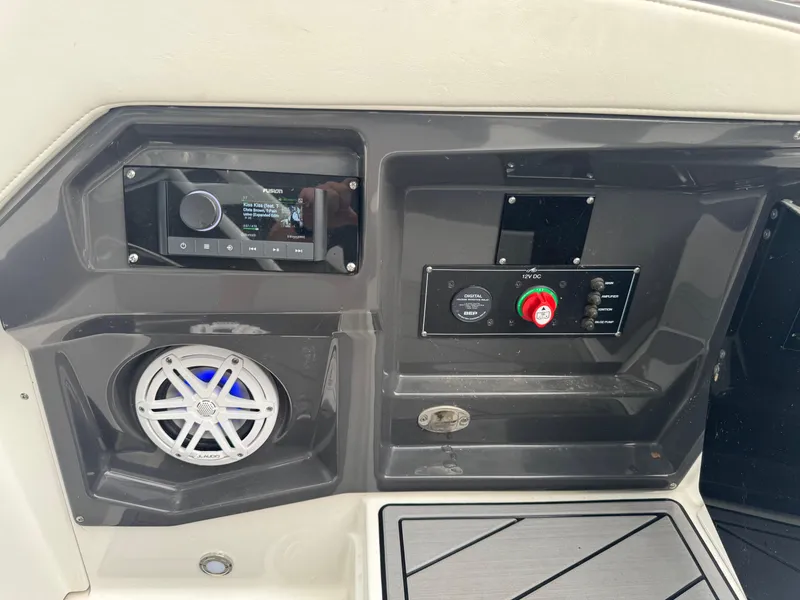 Slide: The Image of 2022 Monterey 278SS Super Sport dashboard with audio system and control panel. - 19