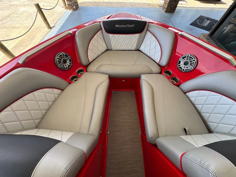 Slide: The Image of MasterCraft X30 2014 - 12