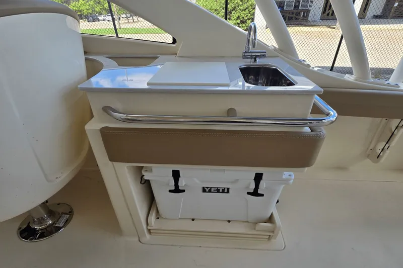 Slide: The Image of Scout 240 Dorado 2022 - 11