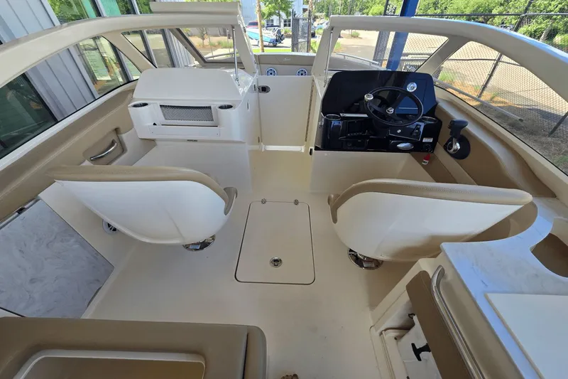 Slide: The Image of Scout 240 Dorado 2022 - 12