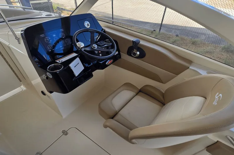 Slide: The Image of Scout 240 Dorado 2022 - 14