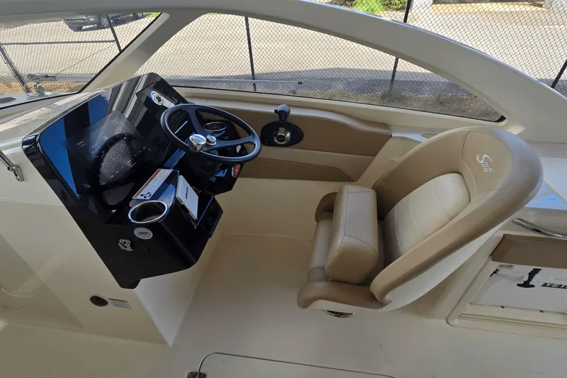 Slide: The Image of Scout 240 Dorado 2022 - 15