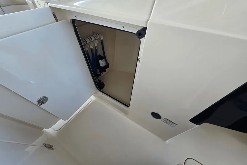 Slide: The Image of Scout 240 Dorado 2022 - 18