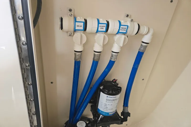 Slide: The Image of Scout 240 Dorado 2022 - 19