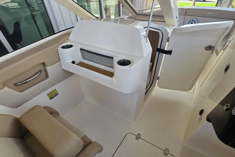 Slide: The Image of Scout 240 Dorado 2022 - 22