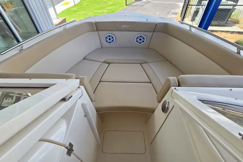 Slide: The Image of Scout 240 Dorado 2022 - 25