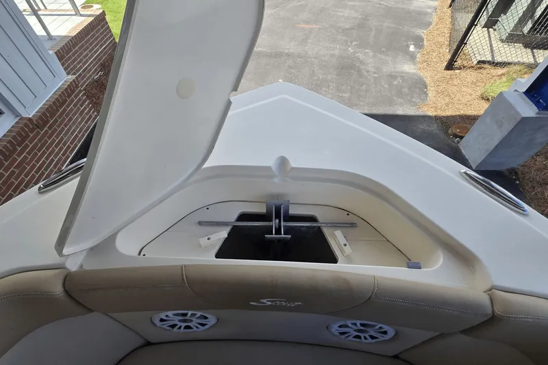 Slide: The Image of Scout 240 Dorado 2022 - 27