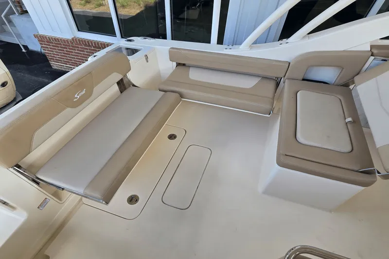 Slide: The Image of Scout 240 Dorado 2022 - 7