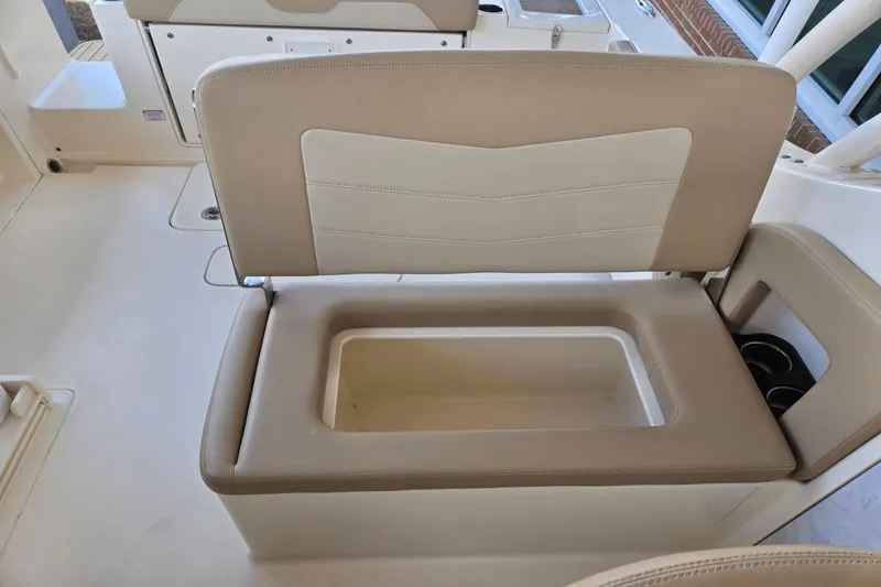 Slide: The Image of Scout 240 Dorado 2022 - 9