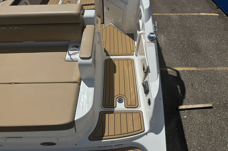 Slide: The Image of Sea Ray SDX 290 2026 - 10