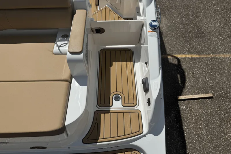 Slide: The Image of Sea Ray SDX 290 2026 - 12