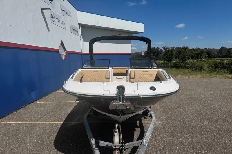 Slide: The Image of Sea Ray SDX 290 2026 - 2