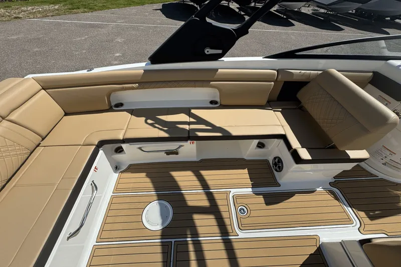 Slide: The Image of Sea Ray SDX 290 2026 - 23