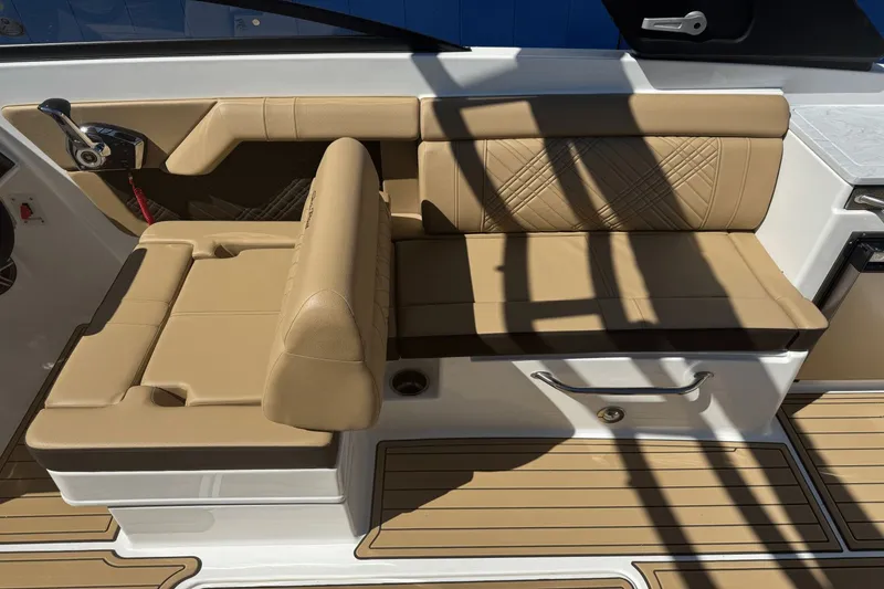 Slide: The Image of Sea Ray SDX 290 2026 - 40