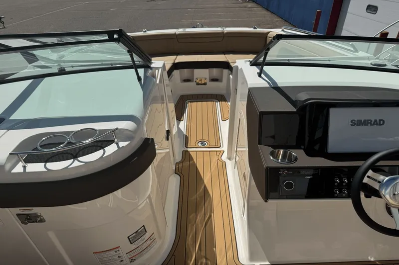 Slide: The Image of Sea Ray SDX 290 2026 - 49
