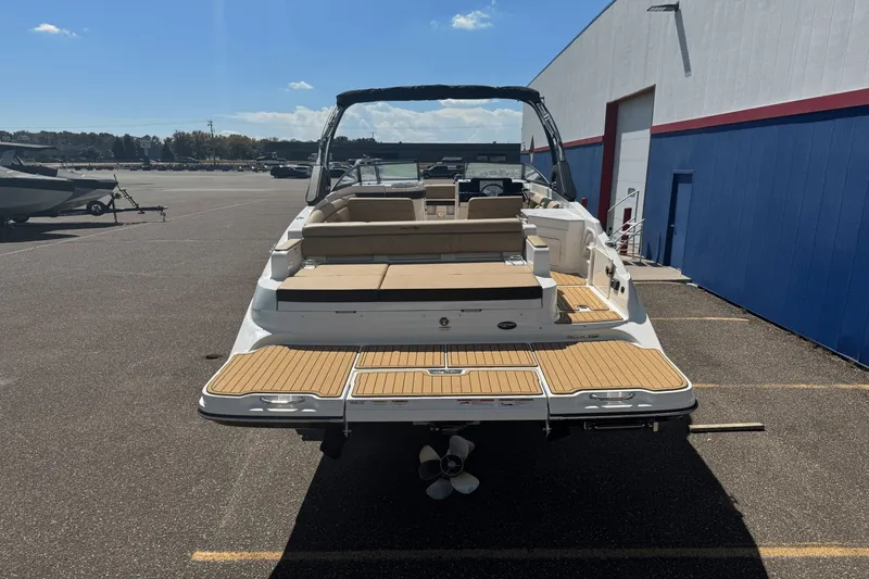 Slide: The Image of Sea Ray SDX 290 2026 - 5