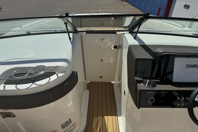 Slide: The Image of Sea Ray SDX 290 2026 - 50