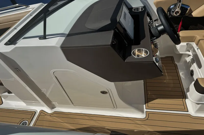 Slide: The Image of Sea Ray SDX 290 2026 - 51