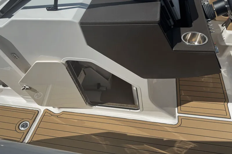 Slide: The Image of Sea Ray SDX 290 2026 - 52