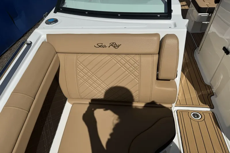 Slide: The Image of Sea Ray SDX 290 2026 - 63