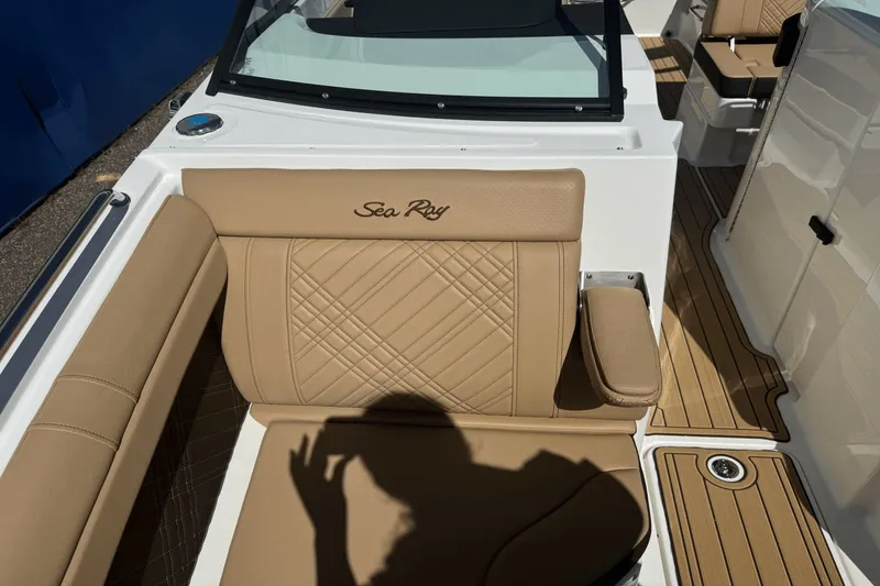 Slide: The Image of Sea Ray SDX 290 2026 - 64