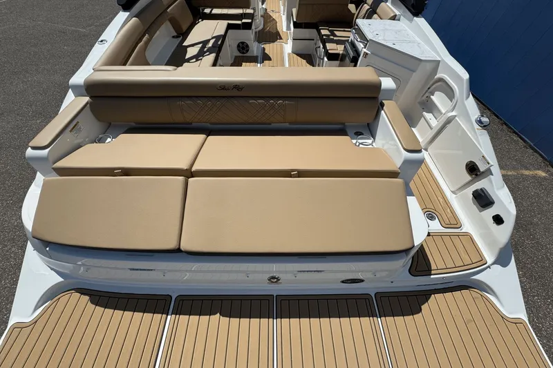 Slide: The Image of Sea Ray SDX 290 2026 - 9