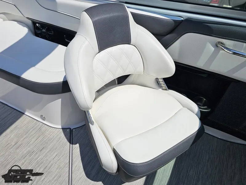 Slide: The Image of Regal 2300 Bowrider 2018 - 102