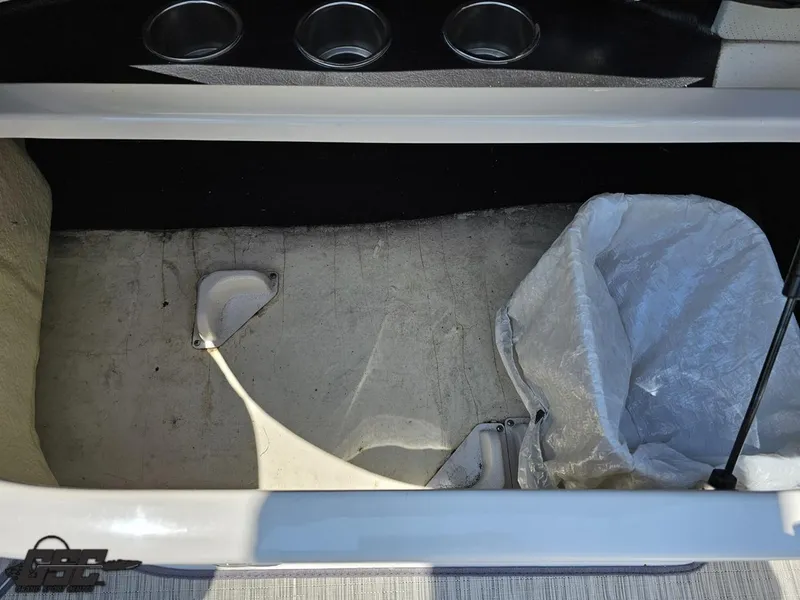 Slide: The Image of Regal 2300 Bowrider 2018 - 108