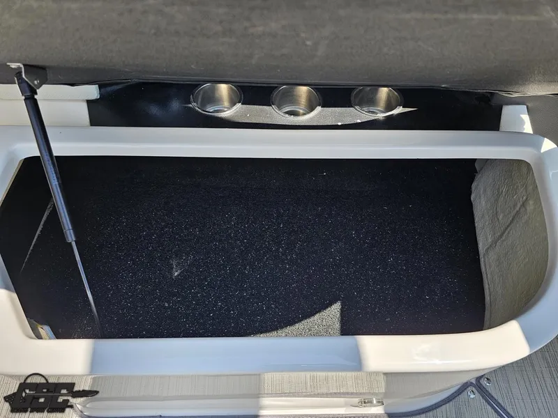 Slide: The Image of Regal 2300 Bowrider 2018 - 110