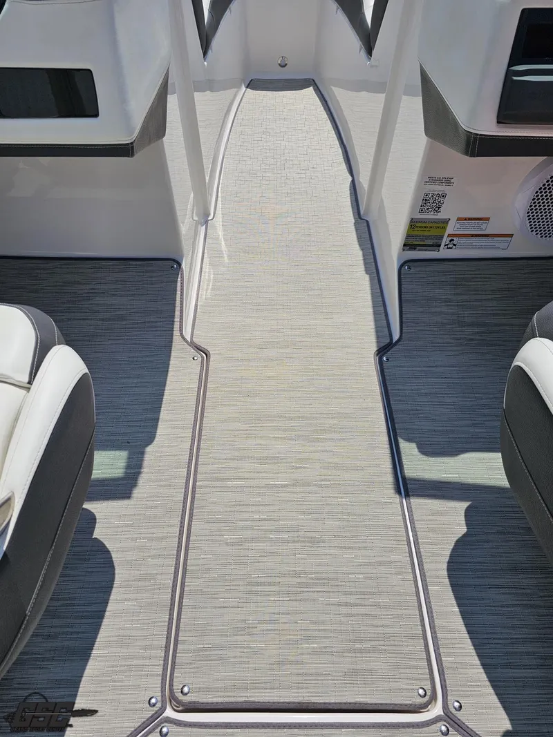 Slide: The Image of Regal 2300 Bowrider 2018 - 62