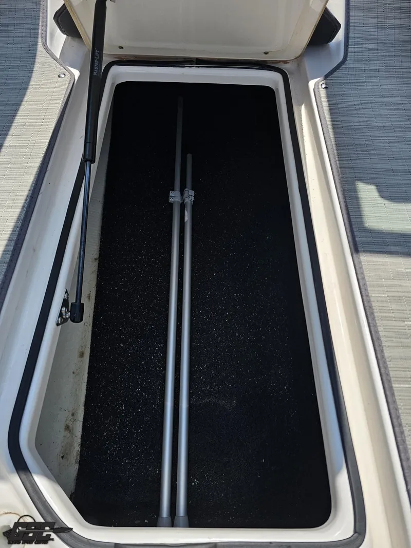 Slide: The Image of Regal 2300 Bowrider 2018 - 63