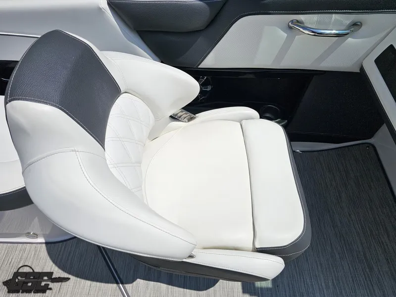 Slide: The Image of Regal 2300 Bowrider 2018 - 67