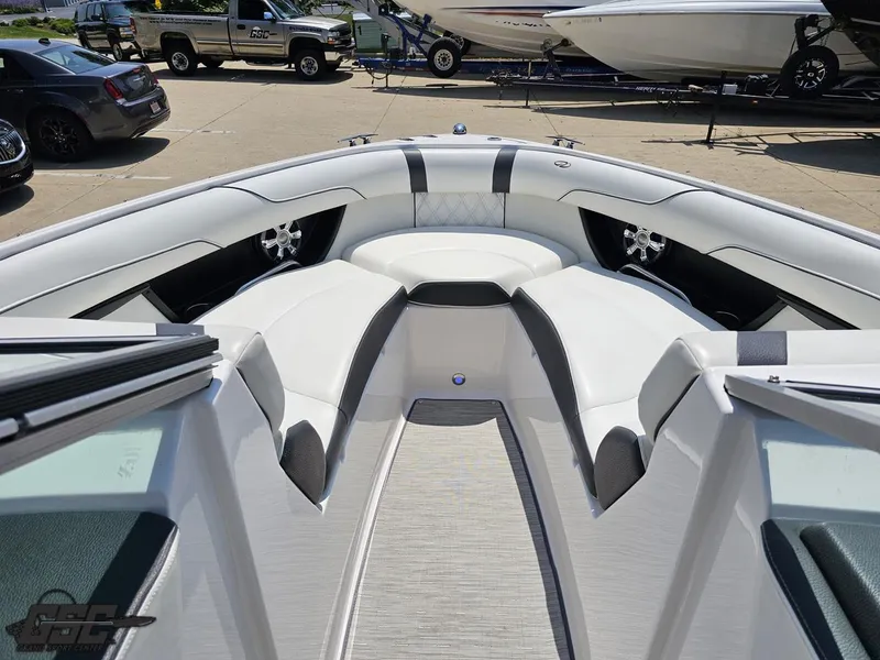 Slide: The Image of Regal 2300 Bowrider 2018 - 83