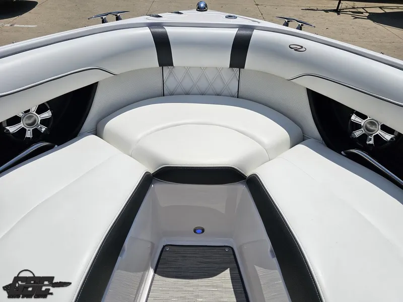 Slide: The Image of Regal 2300 Bowrider 2018 - 85