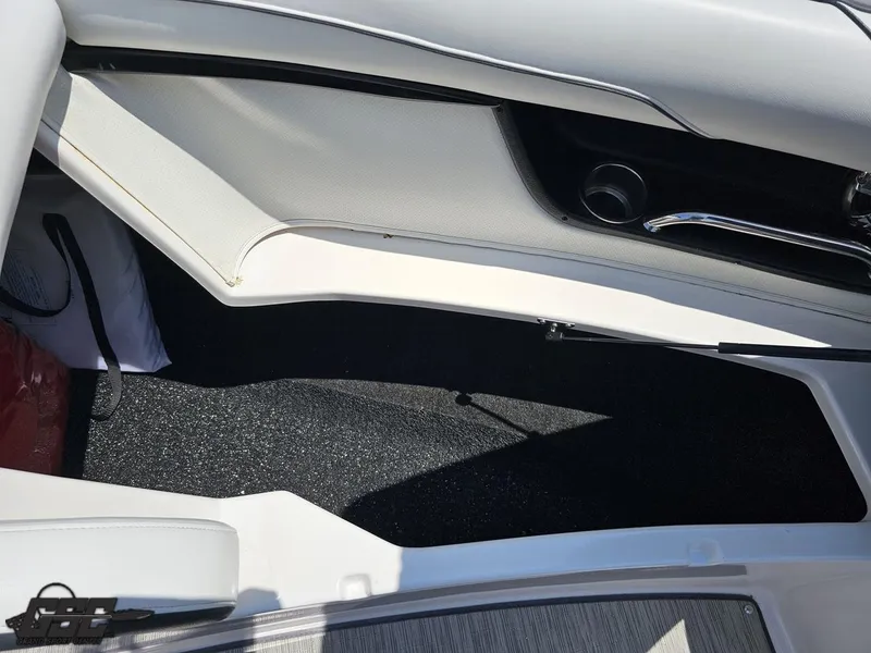 Slide: The Image of Regal 2300 Bowrider 2018 - 89