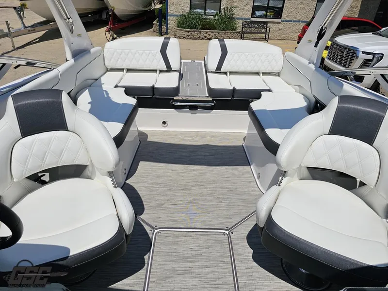 Slide: The Image of Regal 2300 Bowrider 2018 - 98