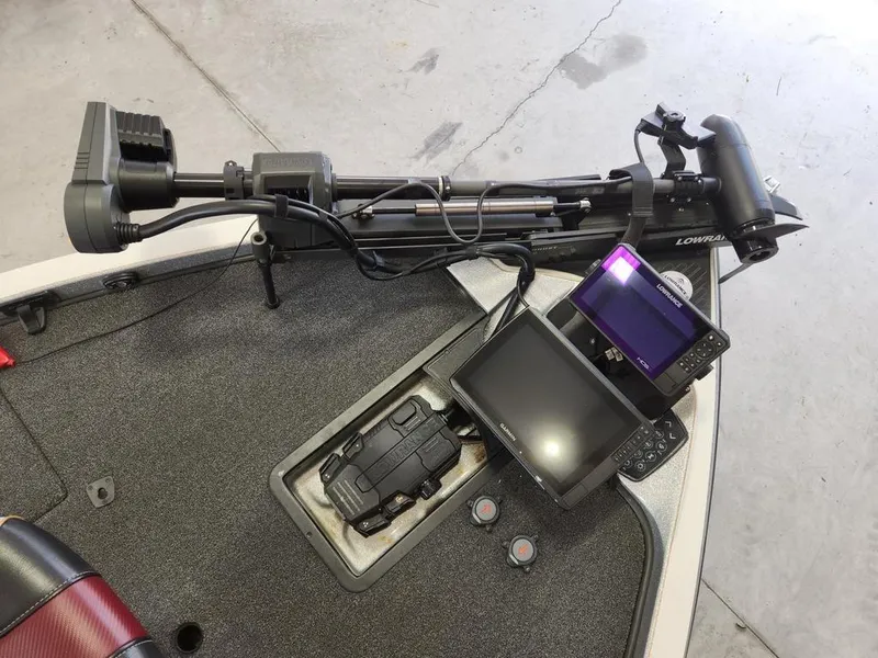 Slide: The Image of 2021 Ranger Z521C boat with Lowrance electronics and trolling motor setup. - 6