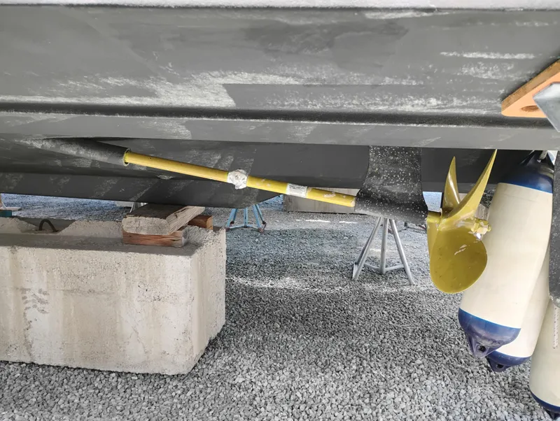 Slide: The Image of Bayliner 4388 Motoryacht 1992 underbody with propeller and support blocks. - 44