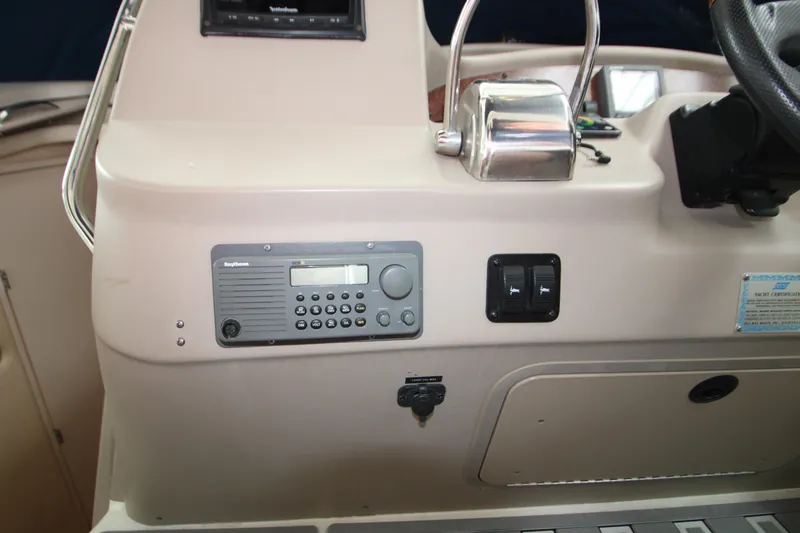 Slide: The Image of Sea Ray 340 Sundancer 2001 helm with control panel. - 15