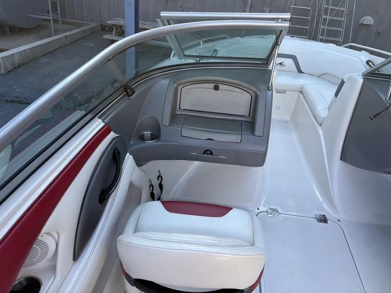 Slide: The Image of Monterey Sport Boat 224FS 2011 - 4