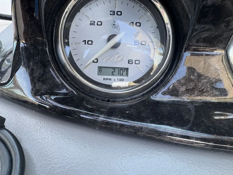 Slide: The Image of Monterey Sport Boat 224FS 2011 - 7