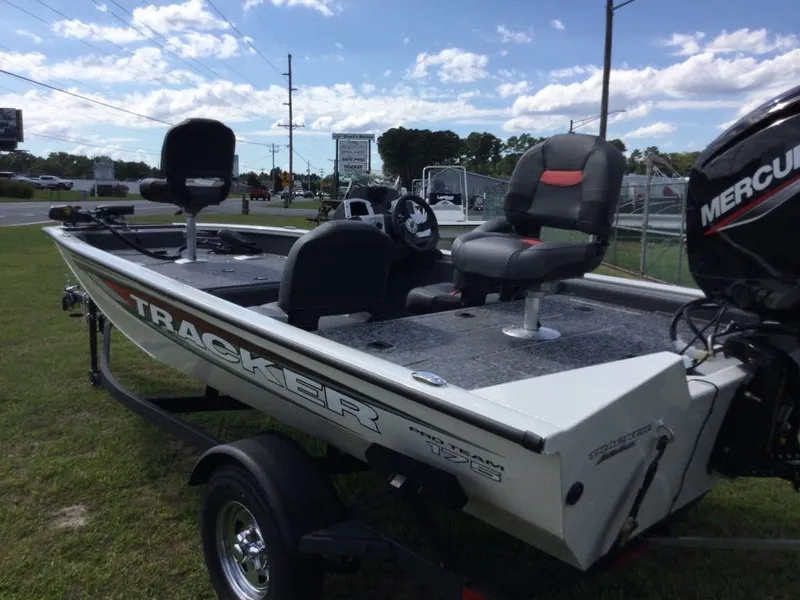 Slide: The Image of Tracker Pro Team 175 2025 - 8